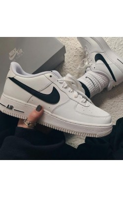 Nike Air Force beyaz siyah kısa